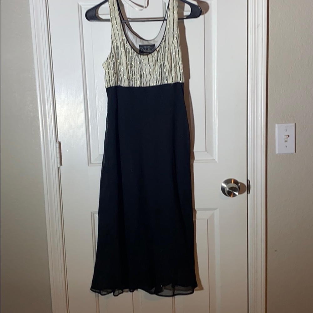 Dress - Picture 2 of 4